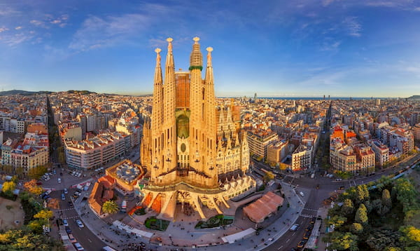 Gaudi cong trinh kien truc noi tieng xua thanh pho Barcelona