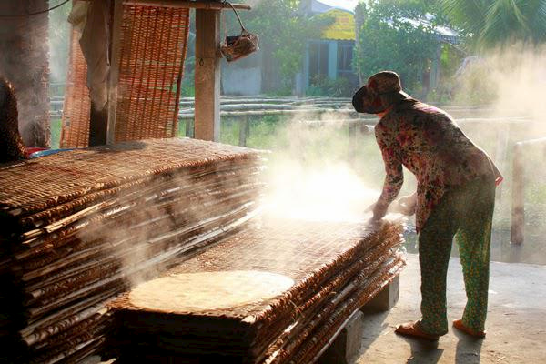 Banh trang My Long la dac san noi tieng cua Ben Tre