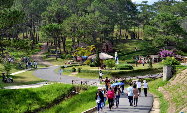 Khach du lich noi dia bat dau hoi phuc co dia phuong muon tang gia tro lai