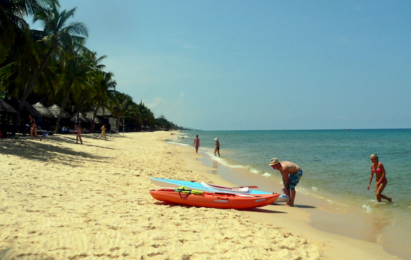 Bai bien Phu Quoc xinh dep hap dan du khach nuoc ngoai