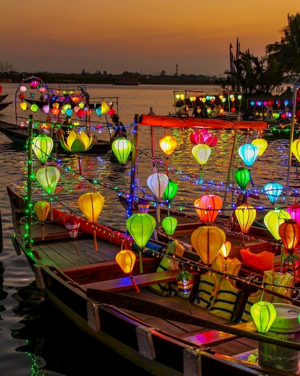 Hoi An ve dem co ve dep lung linh huyen ao