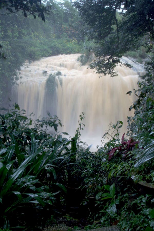 Da Lat vao mua mua lam cho nhung con thac tro nen hung vi