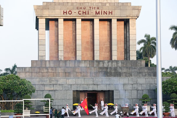 Lang chu tich Ho Chi Minh tai quang truong Ba Dinh